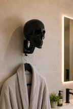 🎭 Black Knight Skull Helmet Stand – Dunkler Ritter-Schädelhelmständer