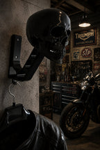 🎭 Black Knight Skull Helmet Stand – Dunkler Ritter-Schädelhelmständer